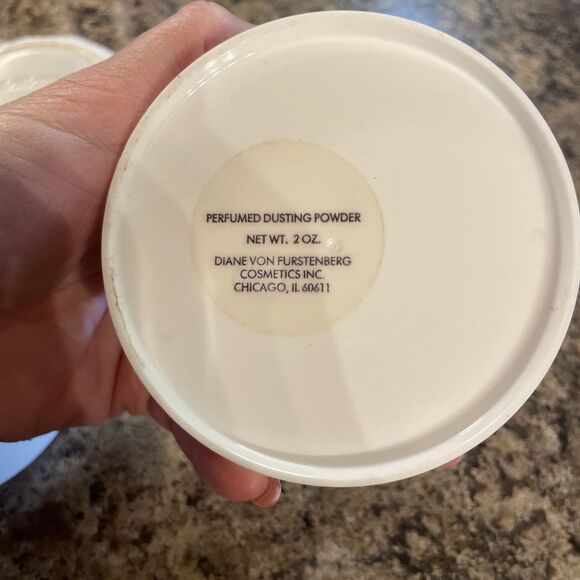 Vintage Tatiana perfumed body Dusting powder Diane Von Furstenberg New 2 Oz NOS - Picture 5 of 5